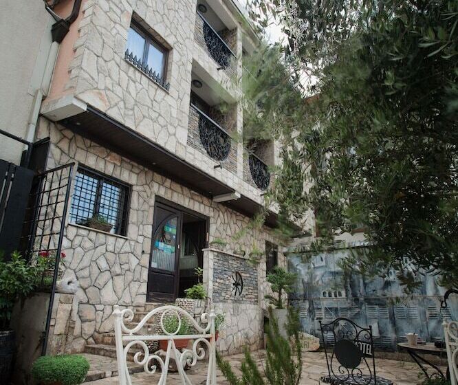 تختخواب و صبحانه Villa Anri