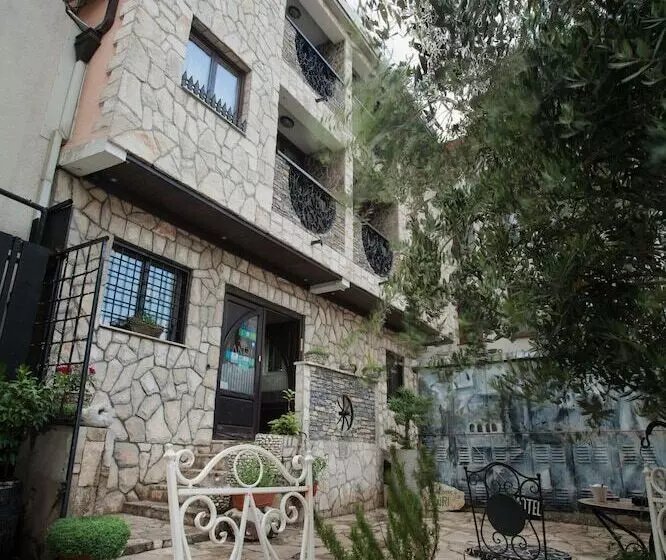 تختخواب و صبحانه Villa Anri