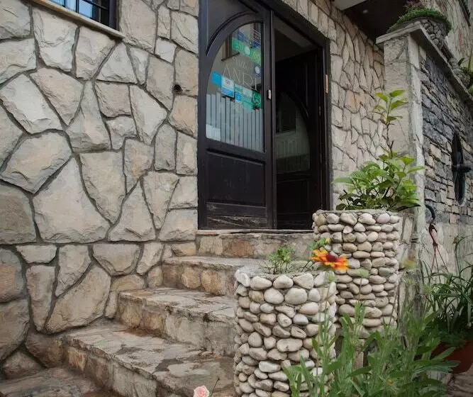 تختخواب و صبحانه Villa Anri