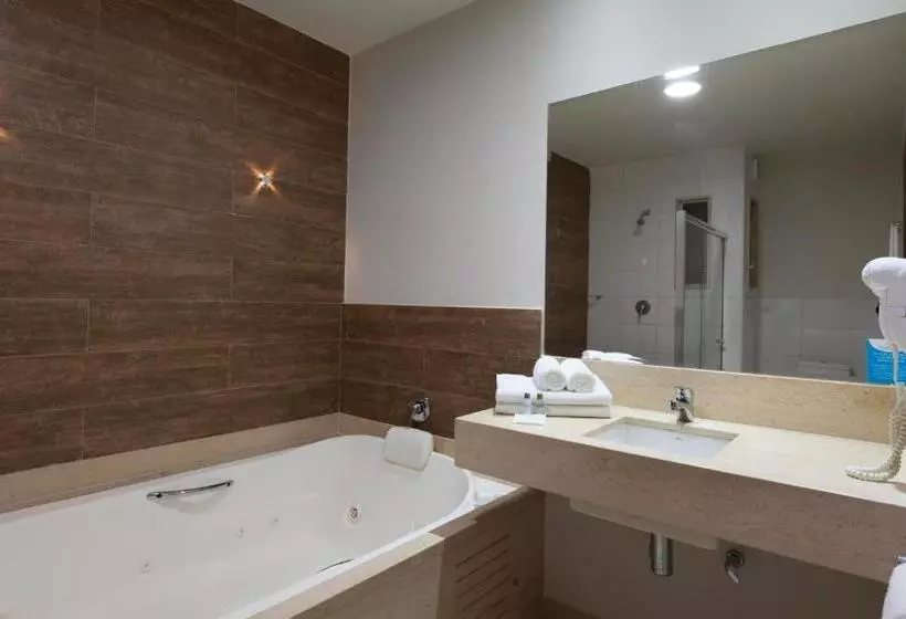 Отель Flamboyant  & Convention