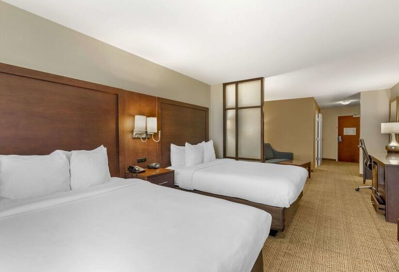 فندق Comfort Suites