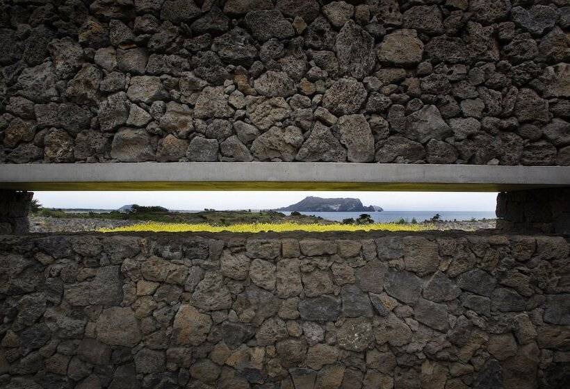 בית מלון כפרי Phoenix Island