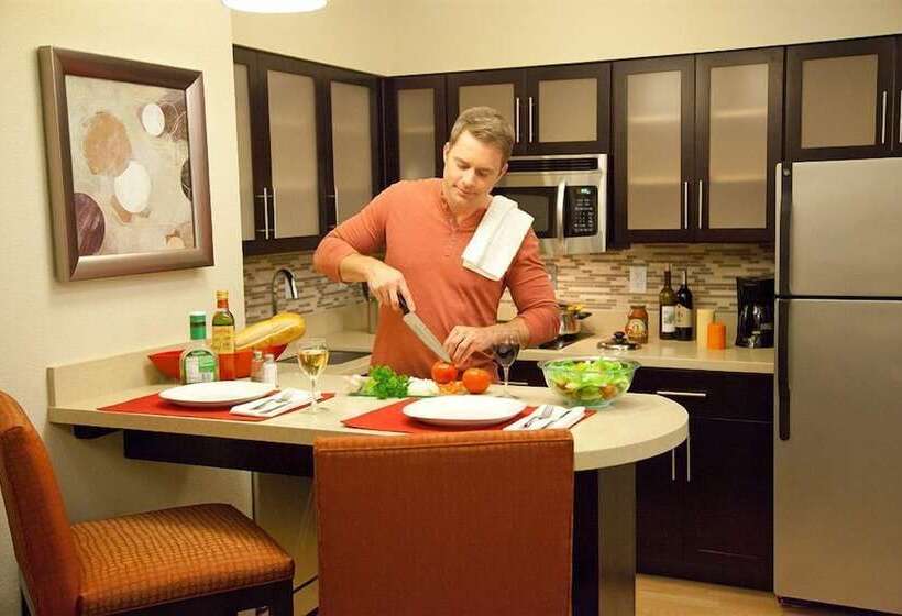 هتل Staybridge Suites Bismarck, An Ihg