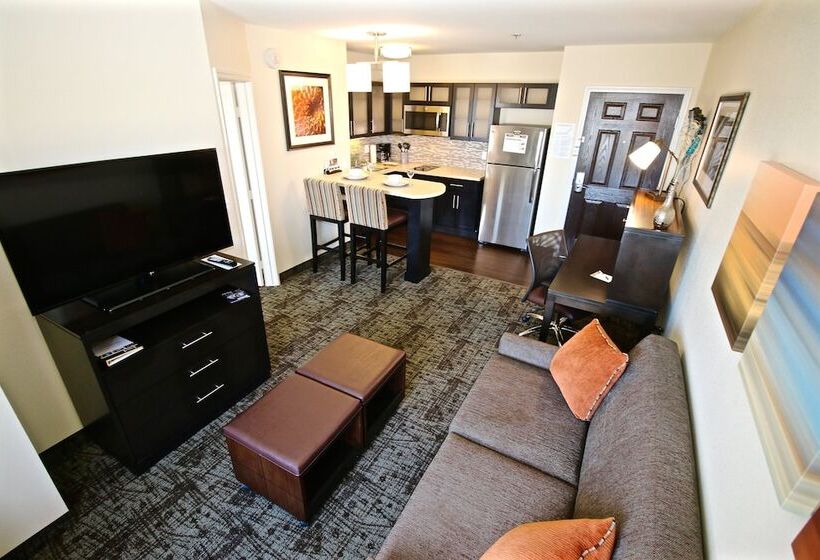 هتل Staybridge Suites Bismarck, An Ihg