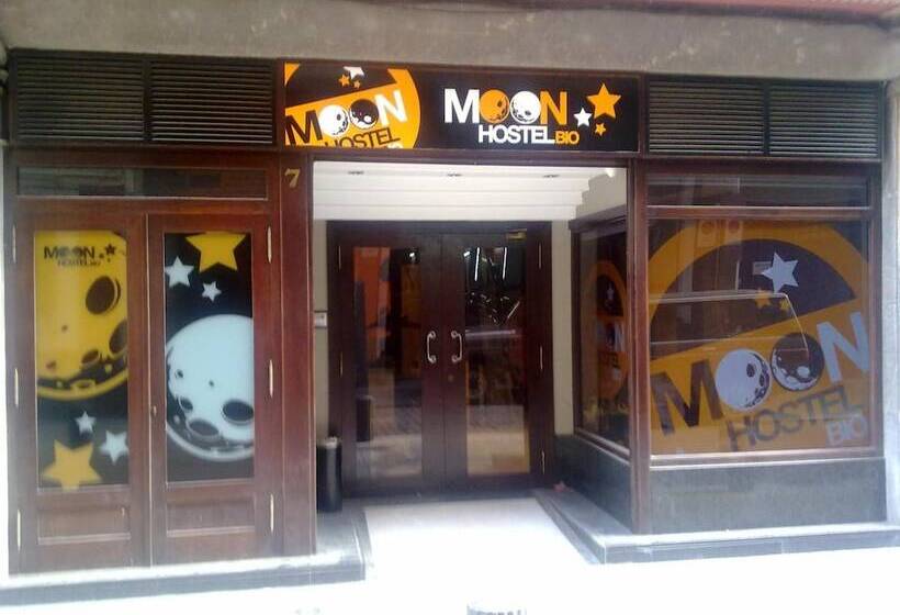 Moon Hostel Bio