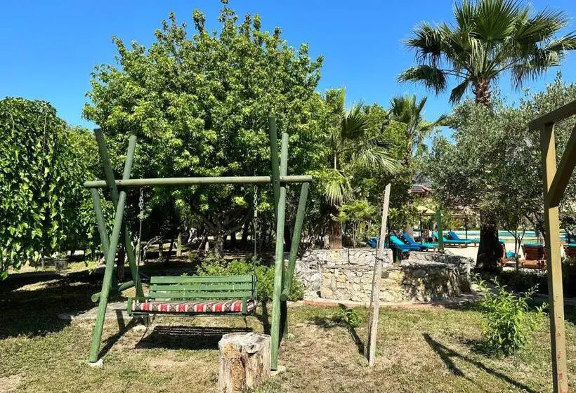 هتل Bahaus Resort