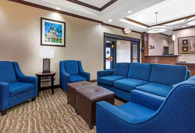 호텔 Comfort Inn Near Unt