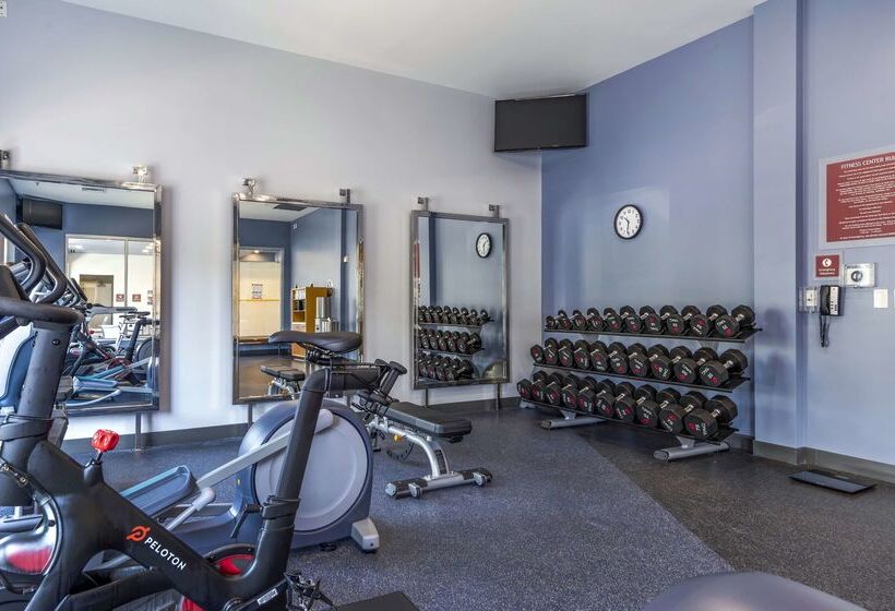 فندق Doubletree By Hilton Raleigh Cary