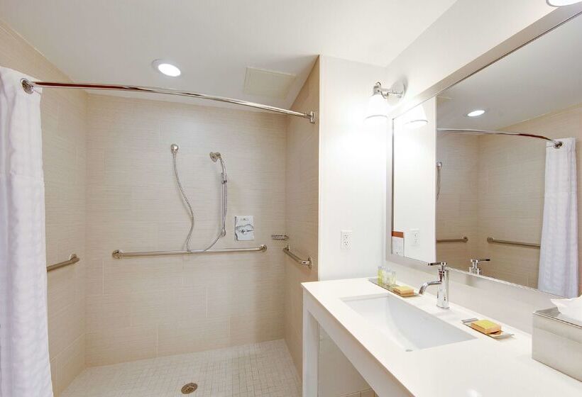 فندق Doubletree By Hilton Raleigh Cary