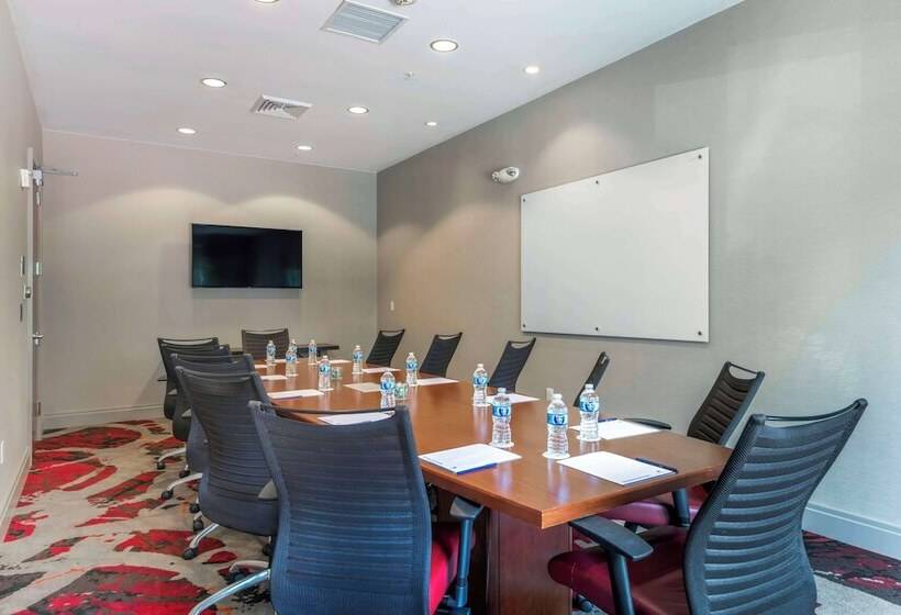 فندق Doubletree By Hilton Raleigh Cary