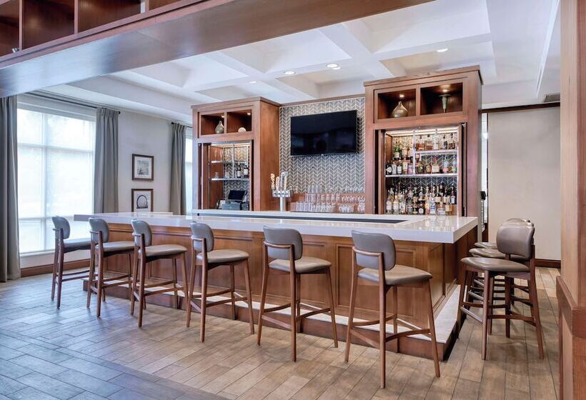 فندق Doubletree By Hilton Raleigh Cary