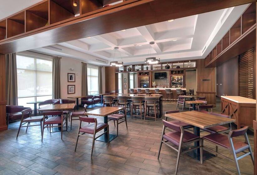 فندق Doubletree By Hilton Raleigh Cary