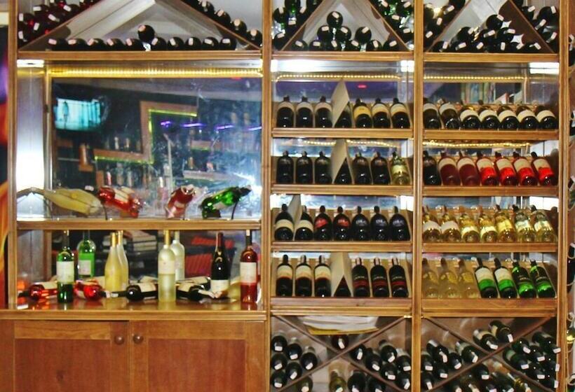 Отель George Dragon Beach