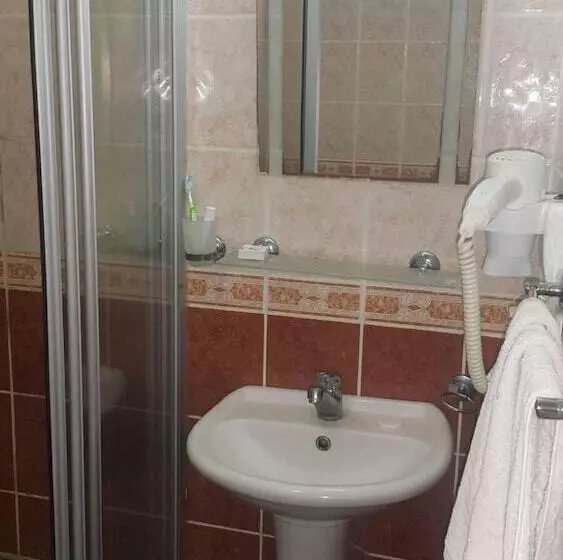 Отель George Dragon Beach