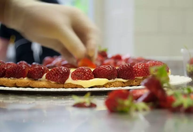 Отель Mediterraneo