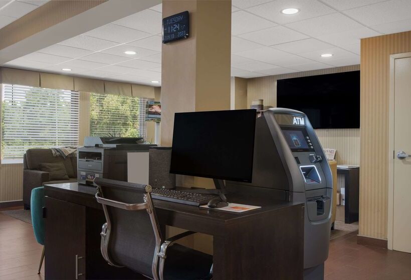 Отель Quality Inn & Suites Chambersburg