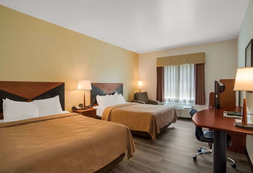 Отель Quality Inn & Suites Chambersburg
