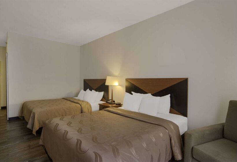 Отель Quality Inn & Suites Chambersburg