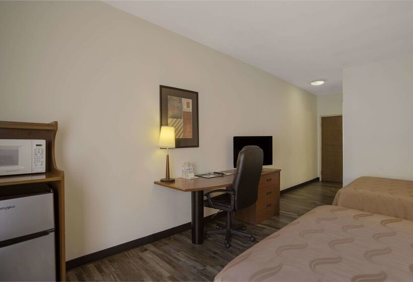 Отель Quality Inn & Suites Chambersburg