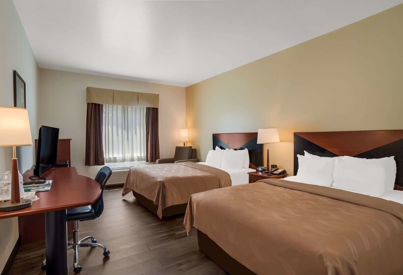 Отель Quality Inn & Suites Chambersburg