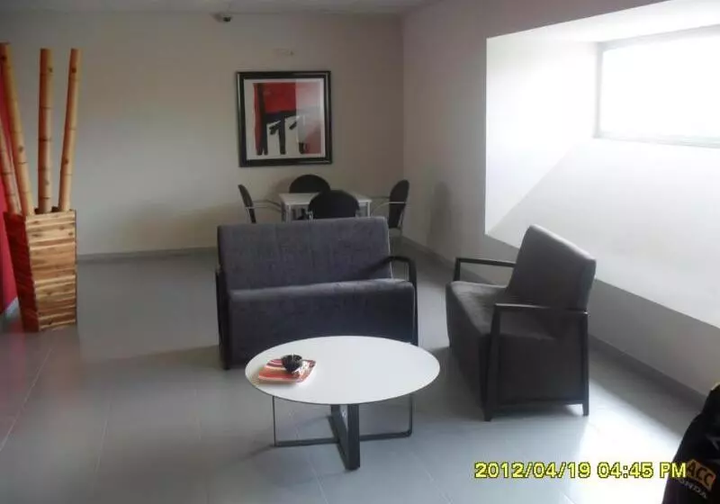 هتل Villa De Los Arcos