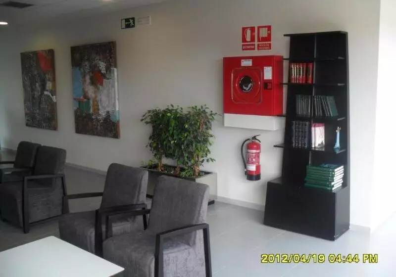 هتل Villa De Los Arcos