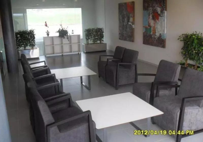 هتل Villa De Los Arcos