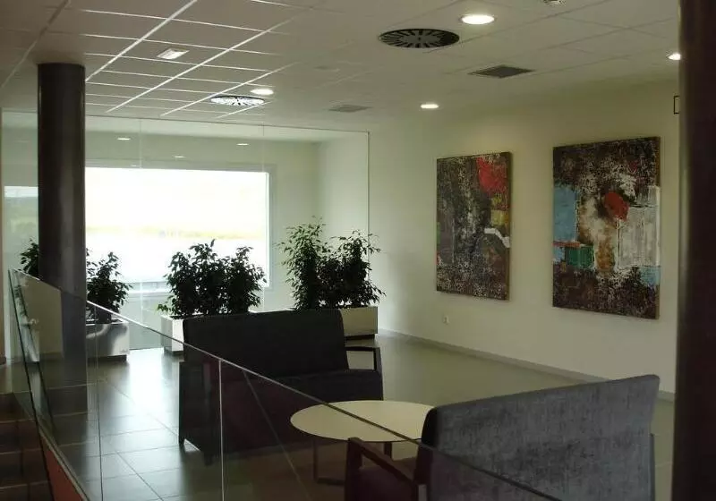 هتل Villa De Los Arcos