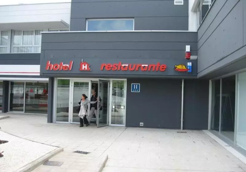 هتل Villa De Los Arcos