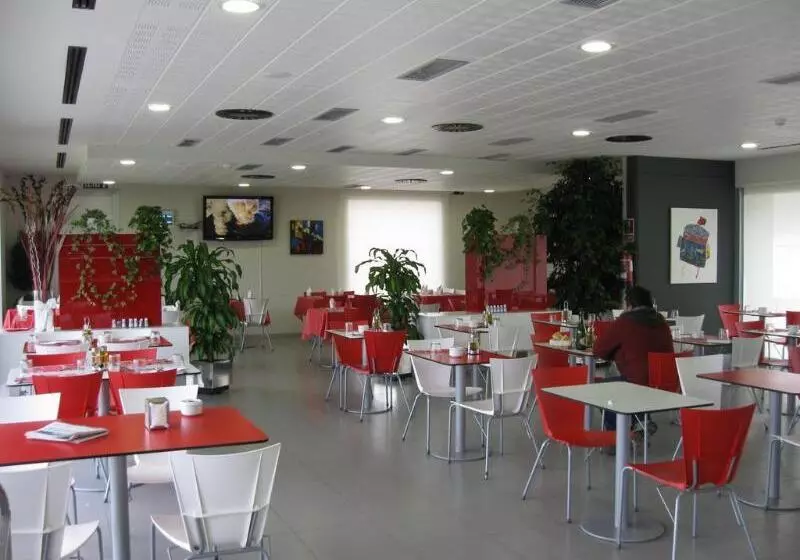 هتل Villa De Los Arcos