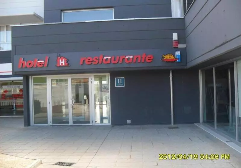 هتل Villa De Los Arcos