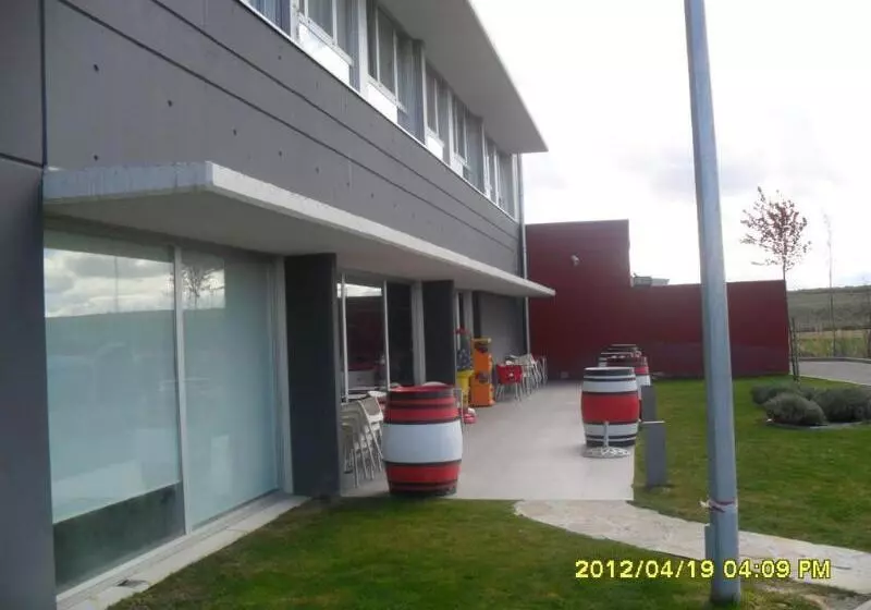 هتل Villa De Los Arcos