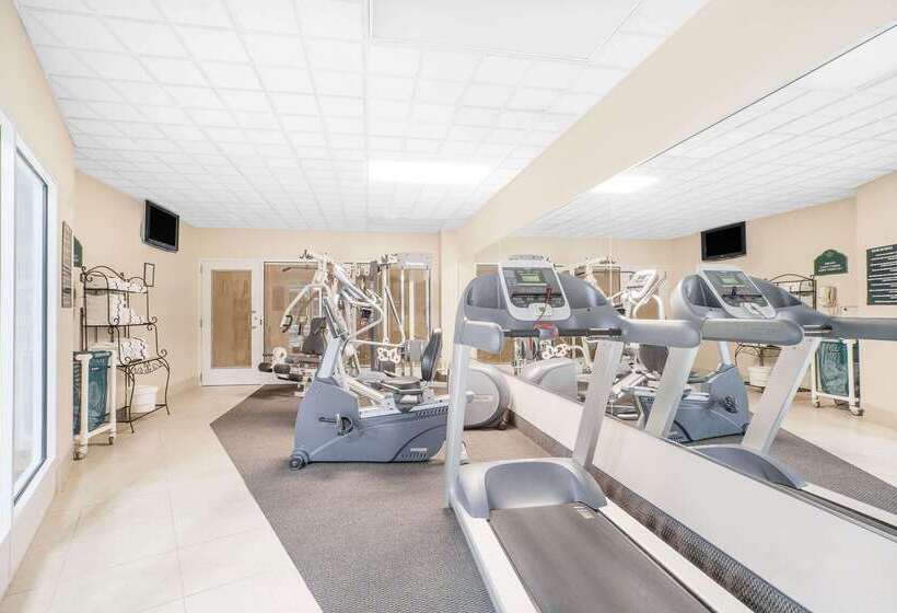 فندق Wingate By Wyndham Ellicottville