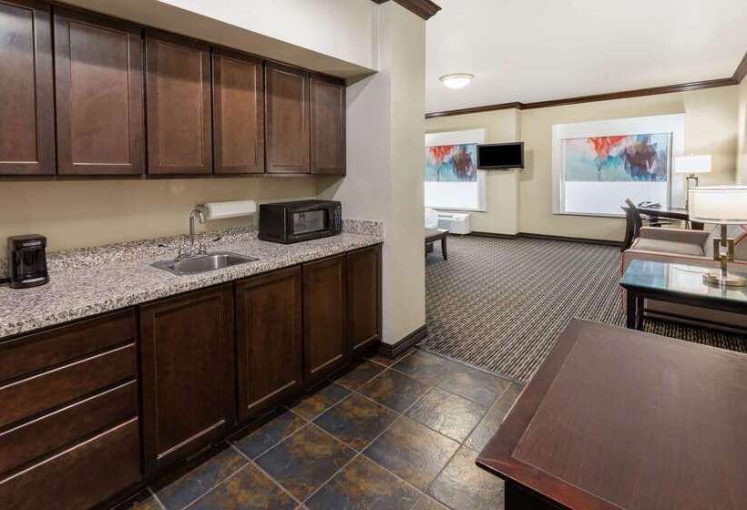 Hawthorn Suites By Wyndham Lubbock