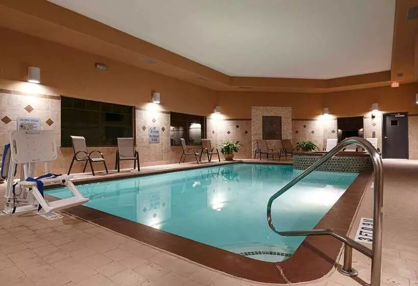 Hotelli Best Western Plus Lytle Inn And Suites