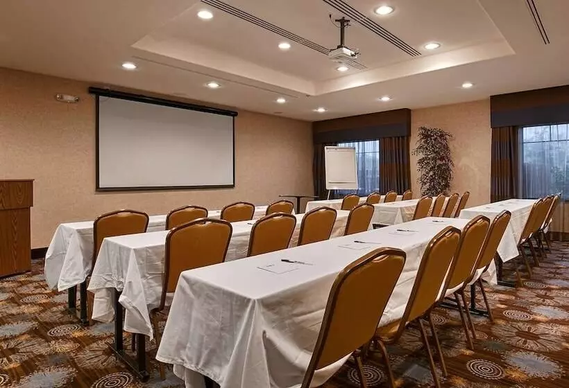 Hotelli Best Western Plus Lytle Inn And Suites