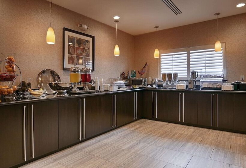 فندق Best Western Plus Lytle Inn And Suites