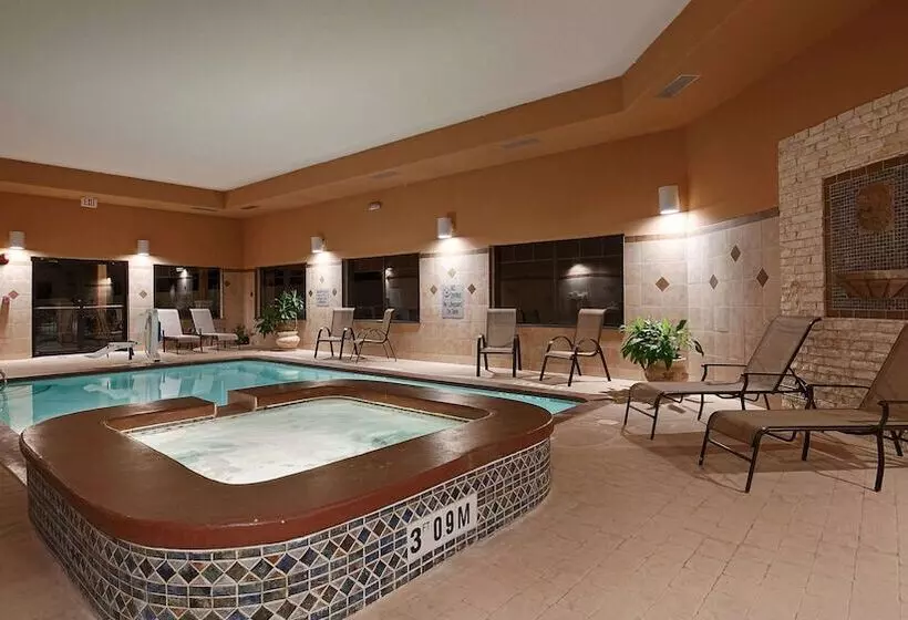 Hotelli Best Western Plus Lytle Inn And Suites