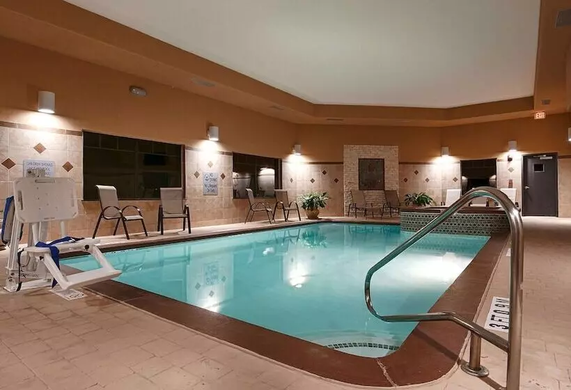 Hotelli Best Western Plus Lytle Inn And Suites