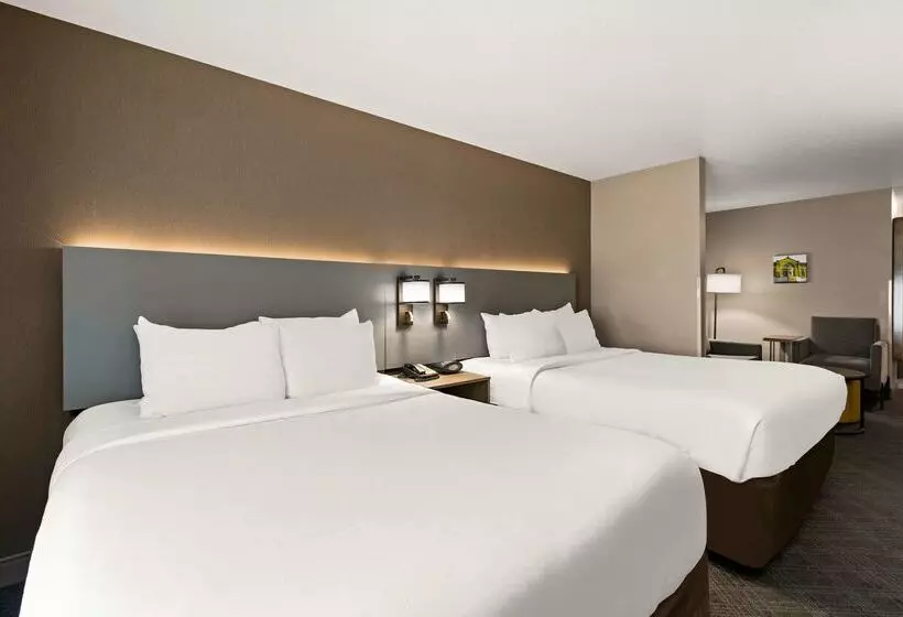 Отель Comfort Suites Hudson I94