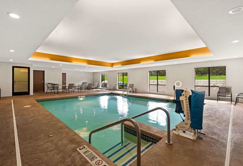 Отель Comfort Suites Hudson I94