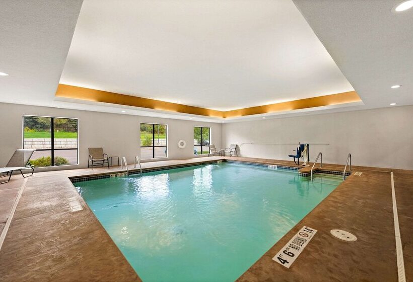 Отель Comfort Suites Hudson I94