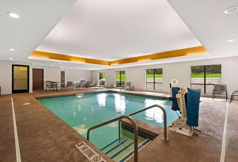 Отель Comfort Suites Hudson I94