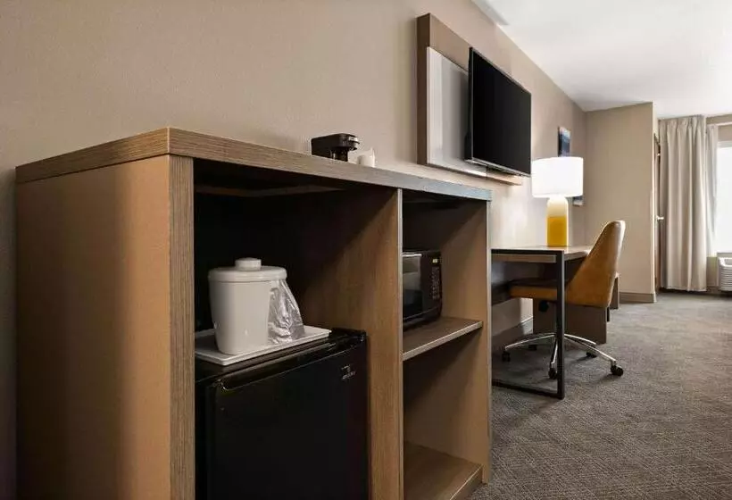 Отель Comfort Suites Hudson I94