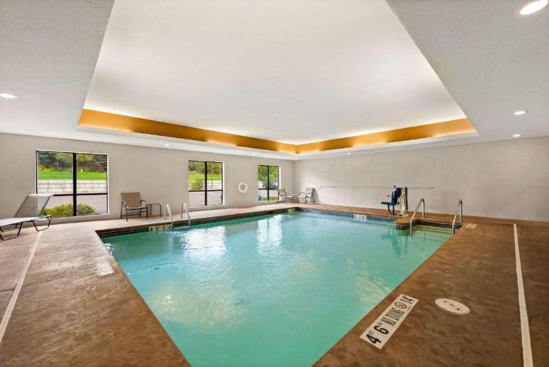 Отель Comfort Suites Hudson I94