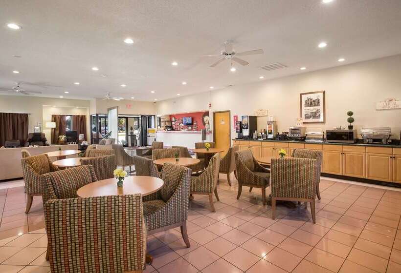 בית מלון כפרי Econo Lodge