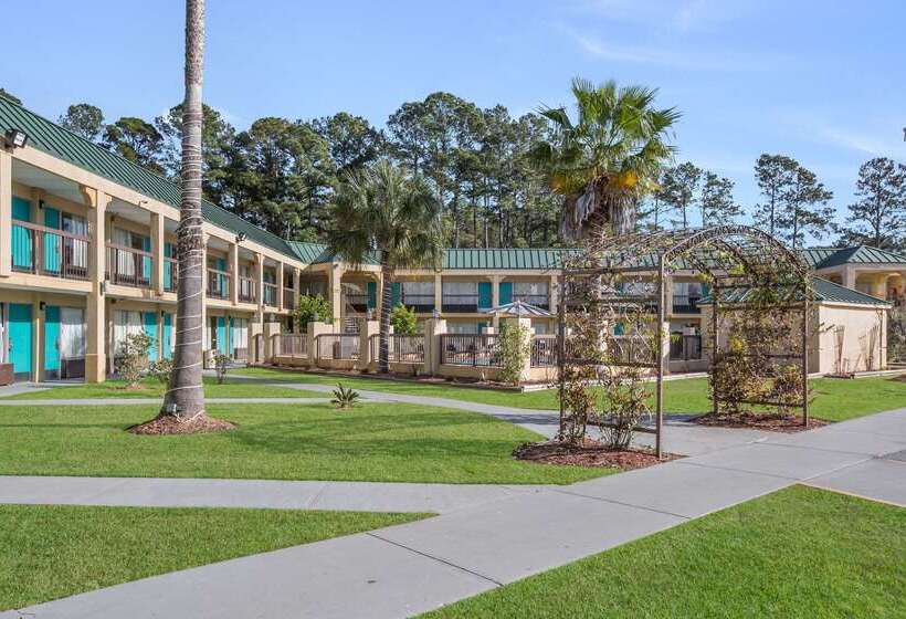 בית מלון כפרי Econo Lodge