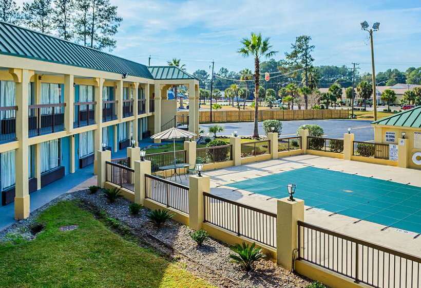 בית מלון כפרי Econo Lodge