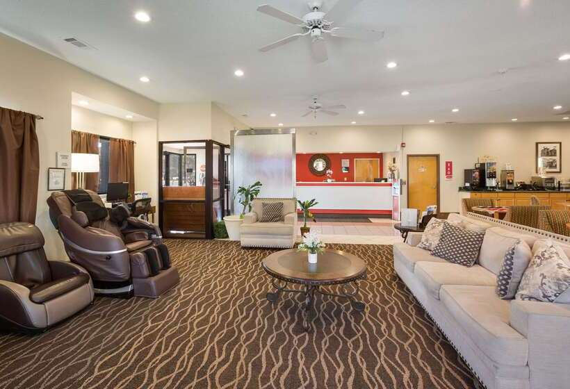 בית מלון כפרי Econo Lodge