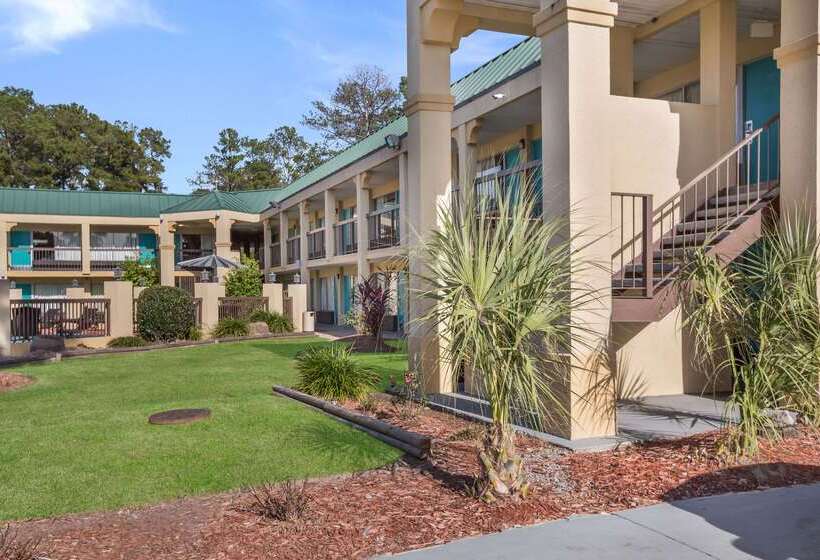 בית מלון כפרי Econo Lodge